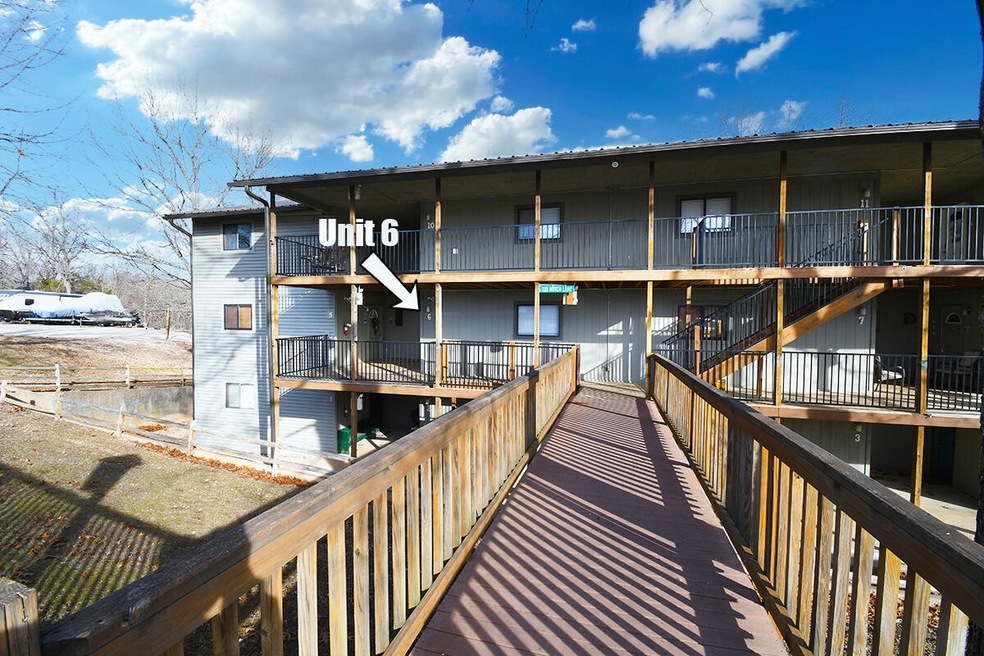 Level Walk in Entry