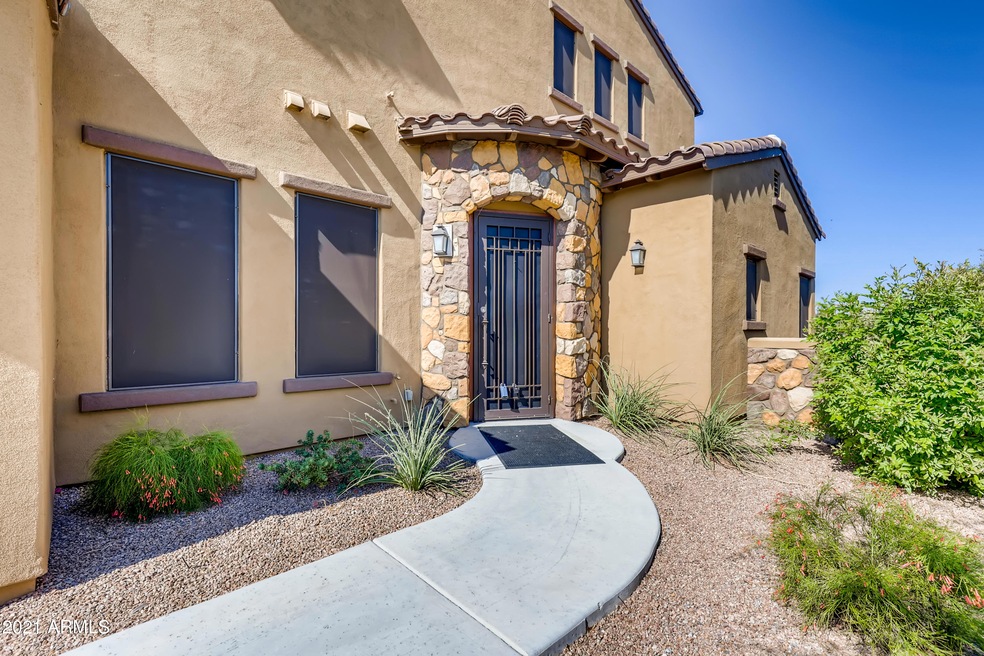 0-907426038-05 Exterior Front Entry