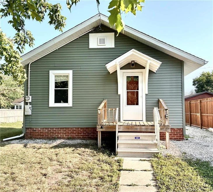 516 S 11th Ave W, Newton, IA 50208 - photo 1