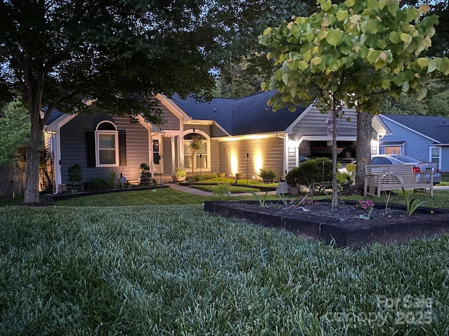 10209 Ashley Farm Dr, Matthews, NC 28105 - photo 1