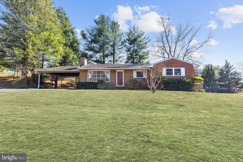 5706 Oakview Dr, Sykesville, MD 21784 - photo 1