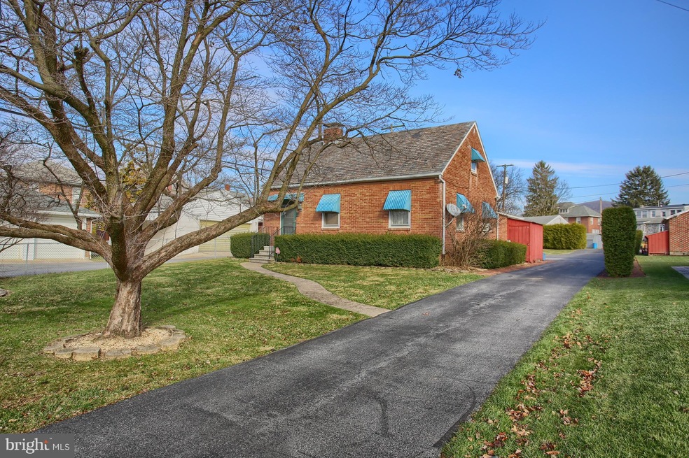 3425 Boyer St, Reading, PA 19605 - photo 1