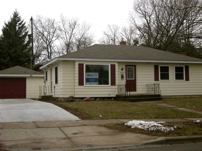 1425 Herrick Ave NE, Grand Rapids, MI 49505 - photo 1