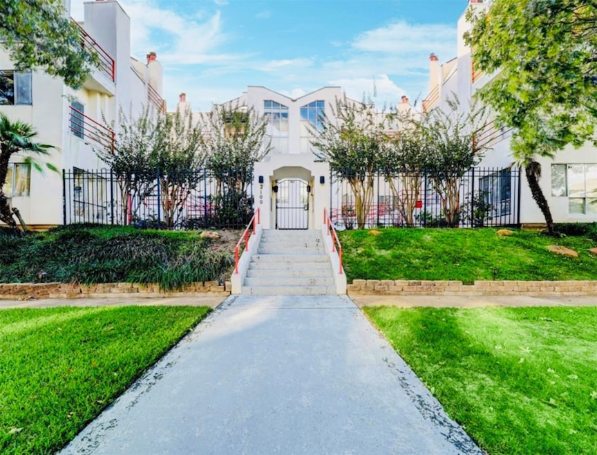 2100 Huldy St unit 4, Houston, TX 77019 - photo 1