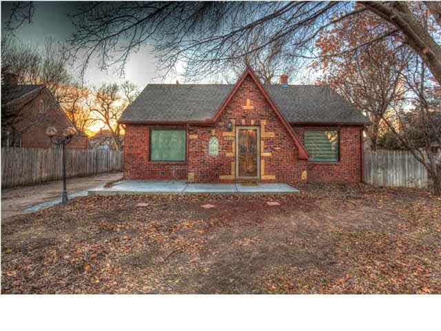 Charming brick tudor in North Riverside