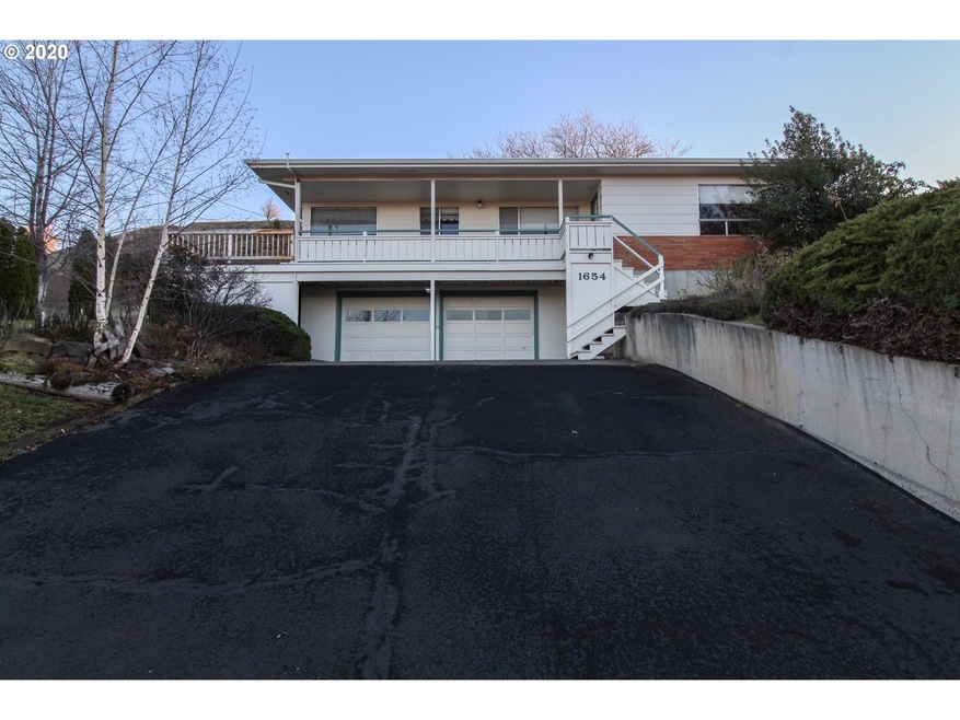1654 E 19th St, the Dalles, OR 97058 - photo 1
