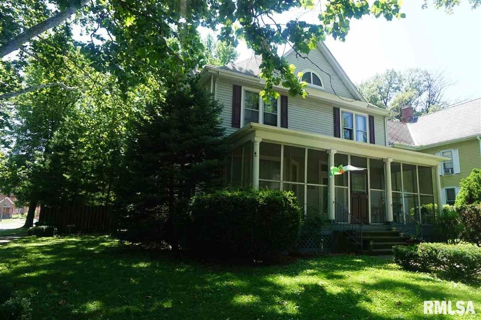 327 Delavan St, Lincoln, IL 62656 - photo 1