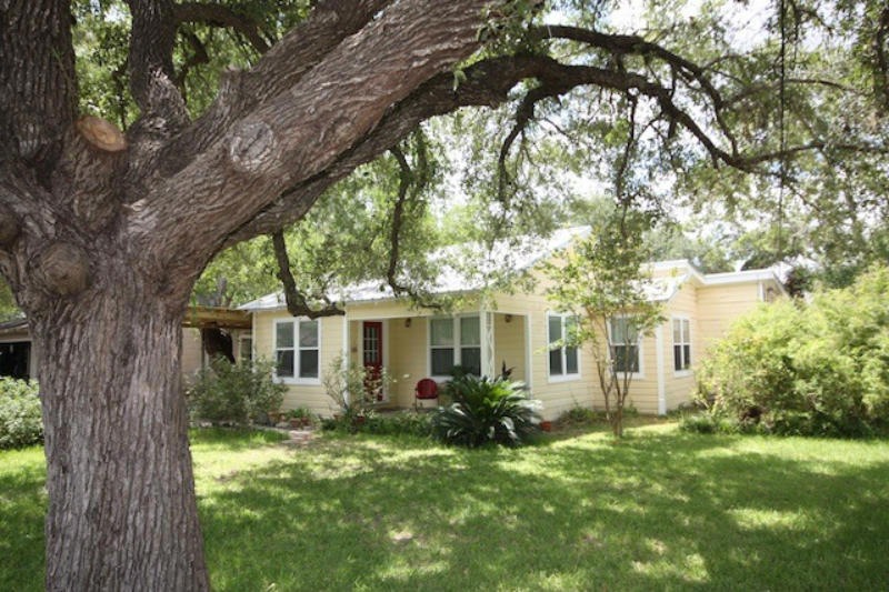 207 E Randall St, Beeville, TX 78102 - photo 1