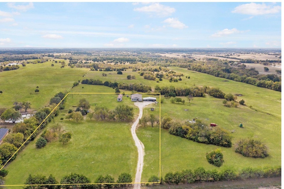 MLS Listing 20864438 - Approximate outline of addi