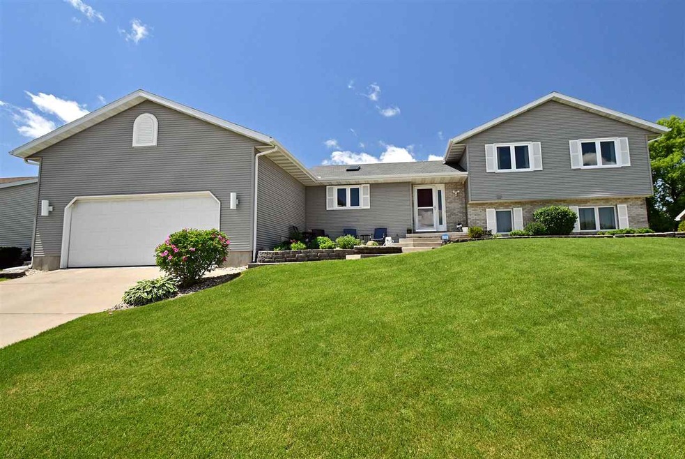 465 Oakwood Dr, Oregon, WI 53575 - photo 1