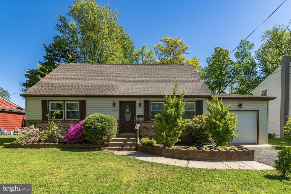 605 Sunset Ave, Maple Shade, NJ 08052 - photo 1