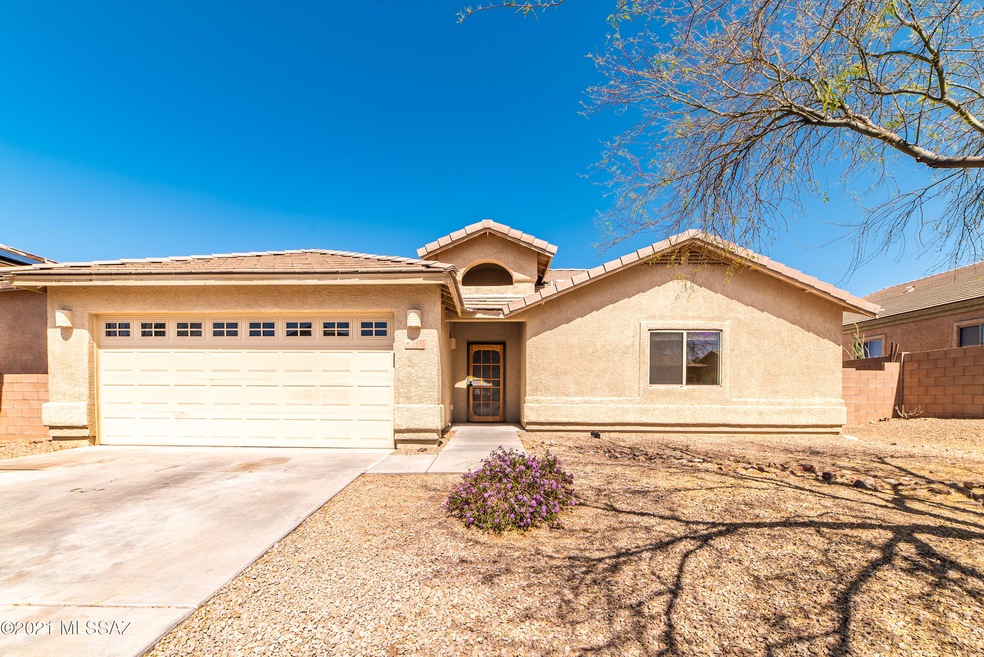 588 W Chatfield St-3