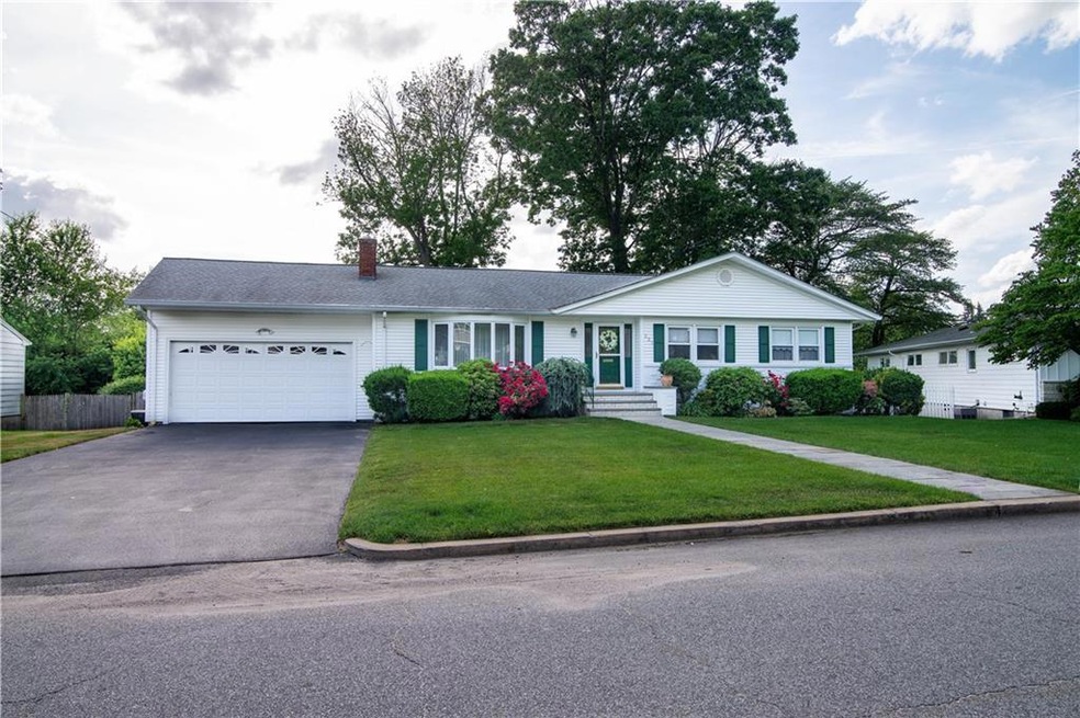 221 Summit Dr, Cranston, RI 02920 - photo 1