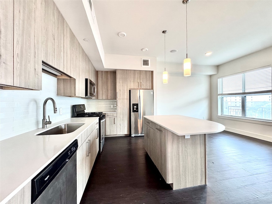 3120 Smith St unit 537, Houston, TX 77006 - photo 1