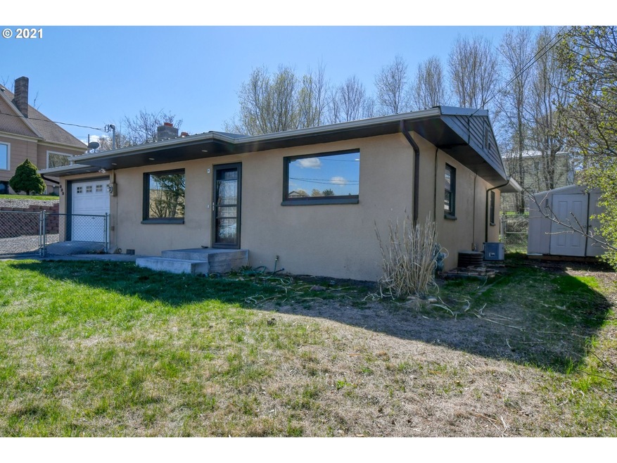 823 SW 5th St, Pendleton, OR 97801 - photo 1
