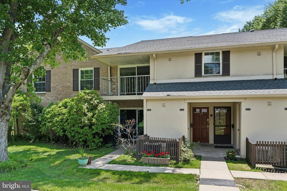 215 Old Forge Crossing unit 215, Devon, PA 19333 - photo 1