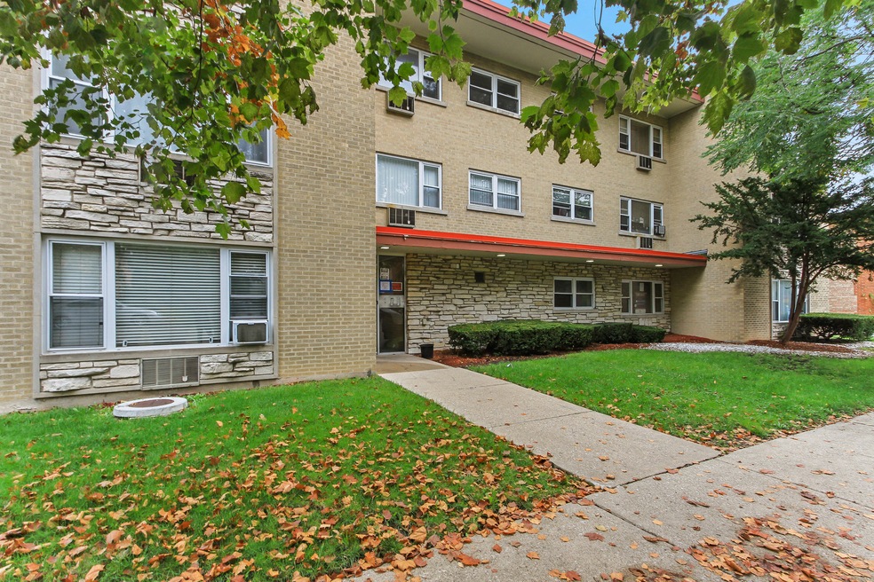 415 S Maple Ave Unit 102, Oak Park, IL 60302 | MLS# MRD11921925 | Homes.com