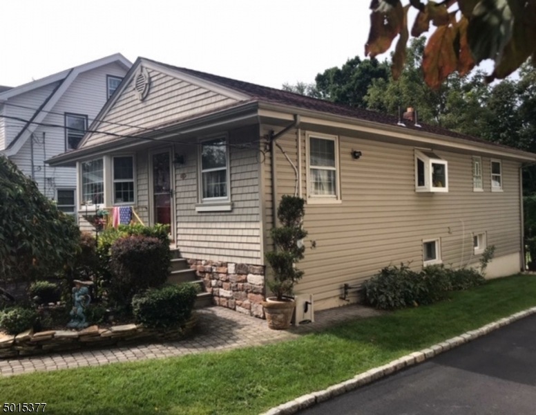 24 Pelham Place, Bergenfield, NJ 07621 - photo 1