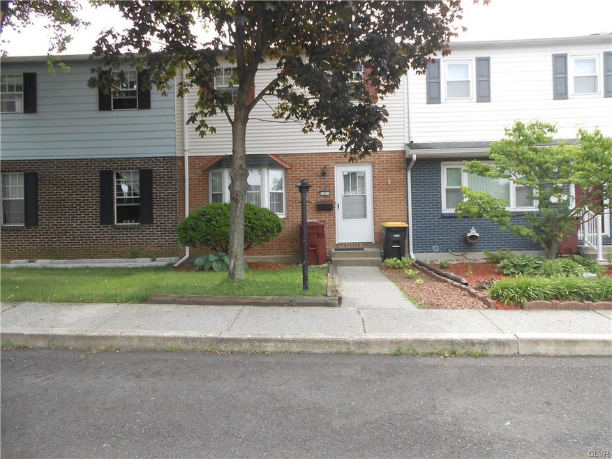 2 Hoover Ln, Whitehall, PA 18052 - photo 1