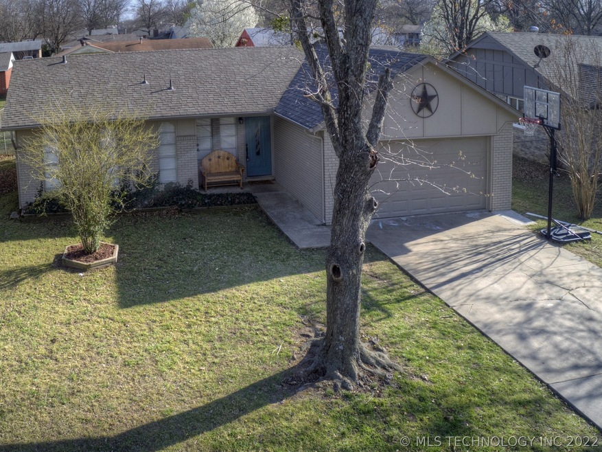 1117 W School Ct, Claremore, OK 74017 - photo 1