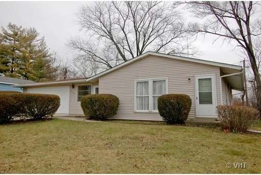 234 Butte Ln, Carpentersville, IL 60110 - photo 1