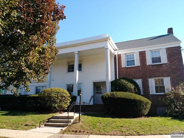 4 Elmwood Ct, Elmwood Park, NJ 07407 - photo 1
