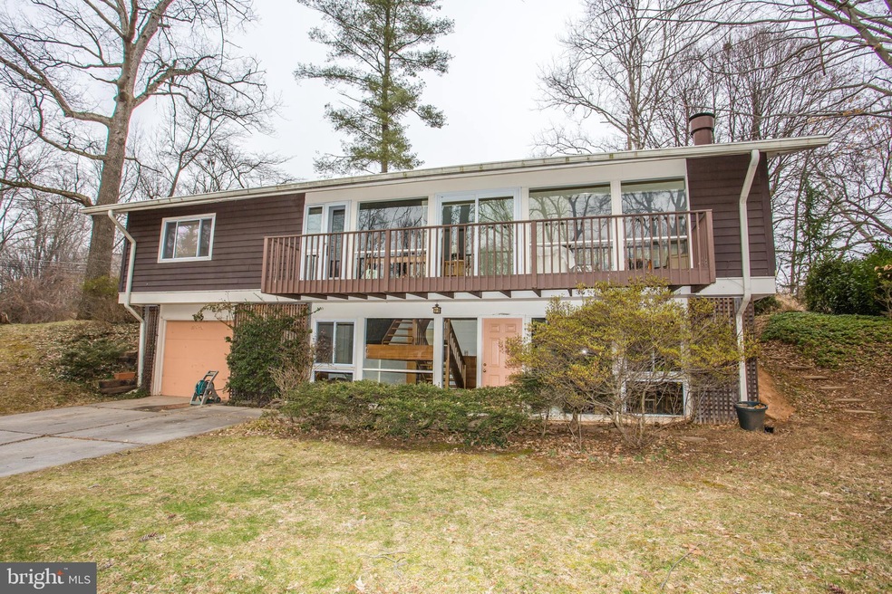 6821 Persimmon Tree Rd, Bethesda, MD 20817 - photo 1