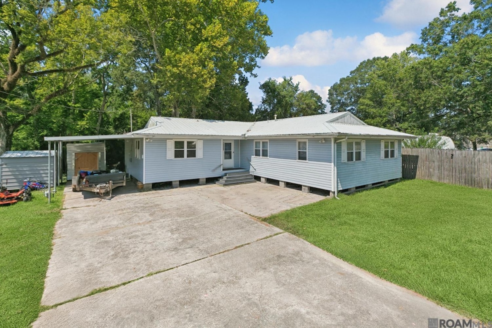 18069 Grace St, Prairieville, LA 70769 - photo 1