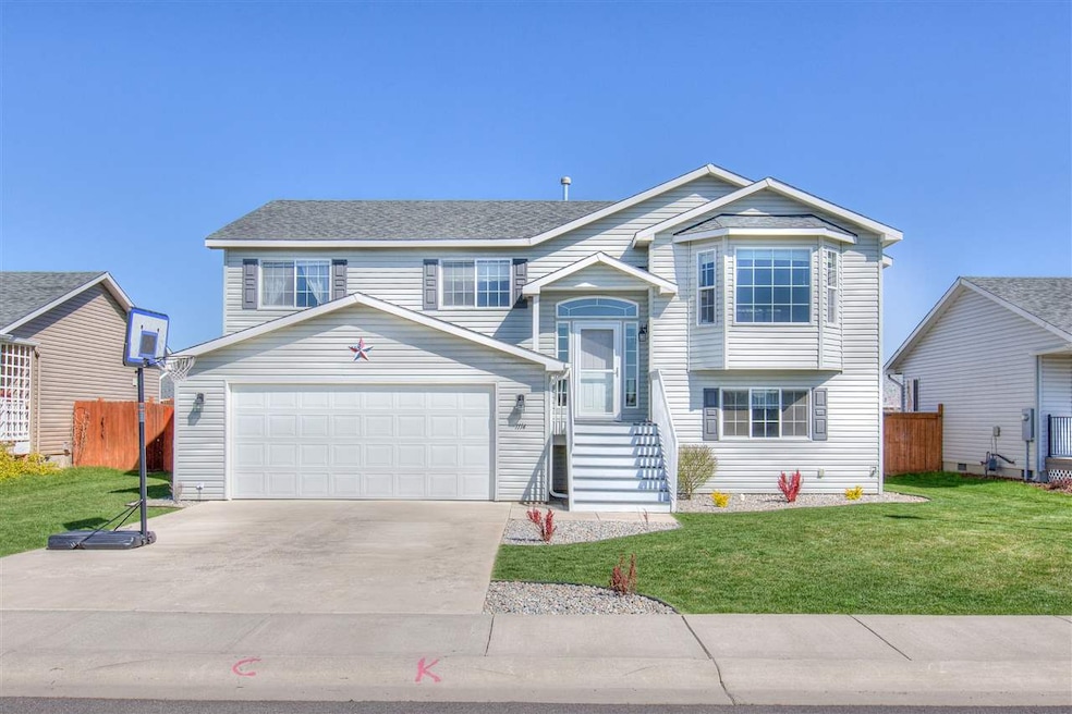 1114 N Tara Lee St, Medical Lake, WA 99022 - photo 1