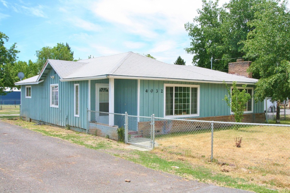 4032 Shasta Way 001