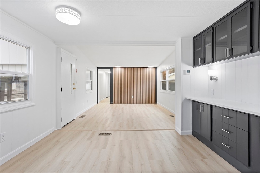 557 SW Cutoff unit 35, Worcester, MA 01607 - photo 1