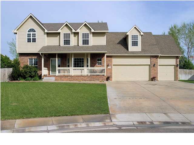 Great 2 Story Family Home on a Cul-de-Sac Lot
