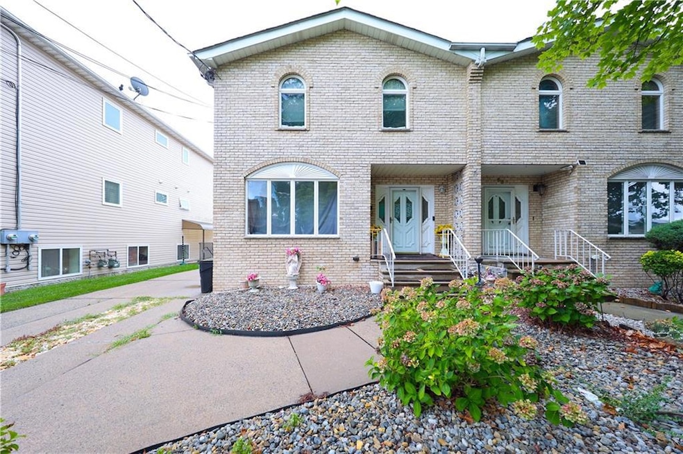 For Sale $968,000 • Co-Listing Agent