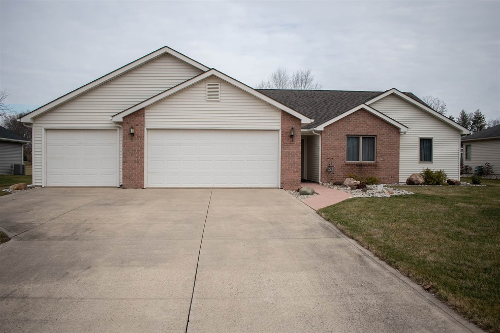 225 White Bridge Ct, Bluffton, IN 46714 - photo 1
