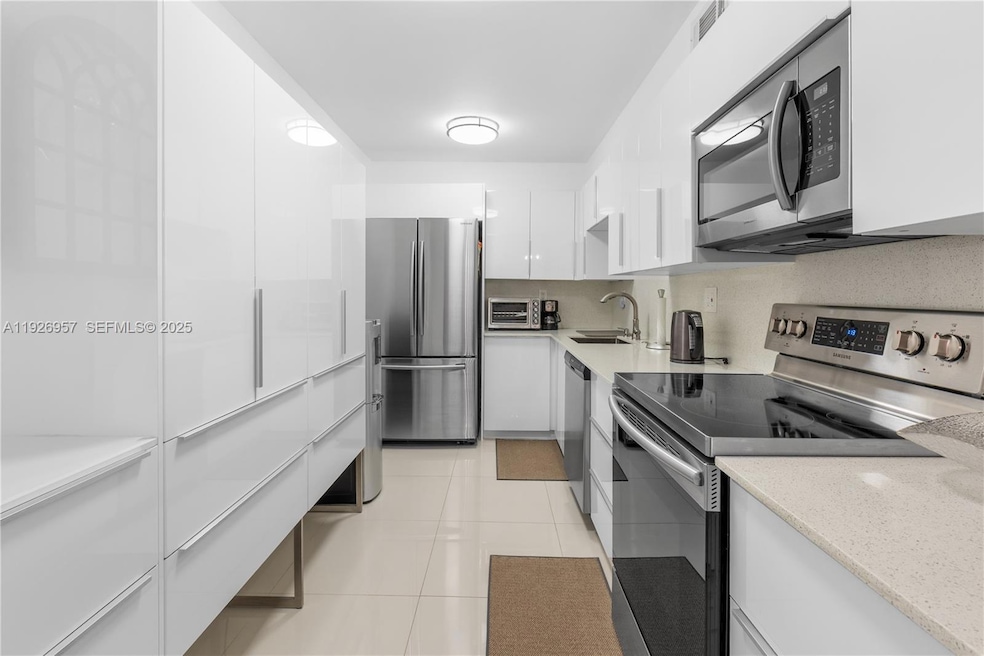 Plaza Towers South unit 212, Hallandale Beach, FL 33009 - photo 1