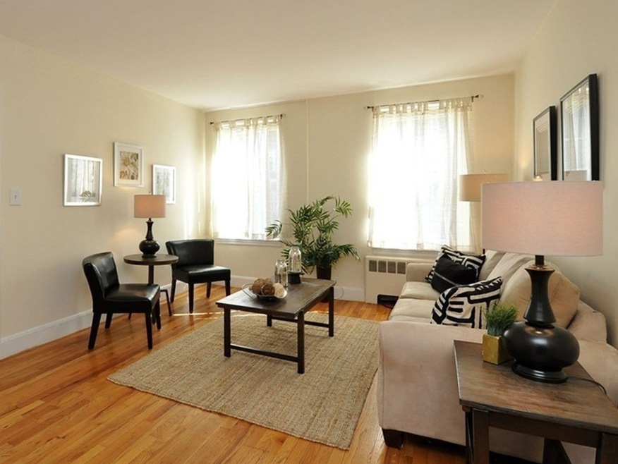 31 1/2 Englewood Ave unit 3, Brookline, MA 02445 - photo 1