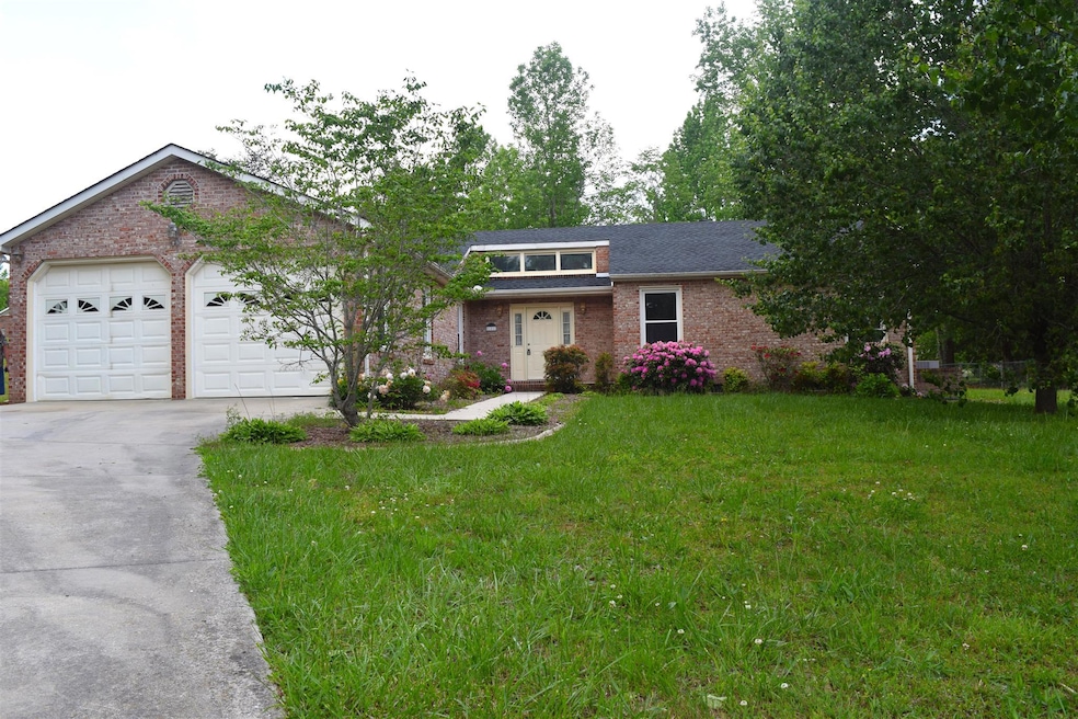 121 Briarwood Ln, Manchester, TN 37355 - photo 1