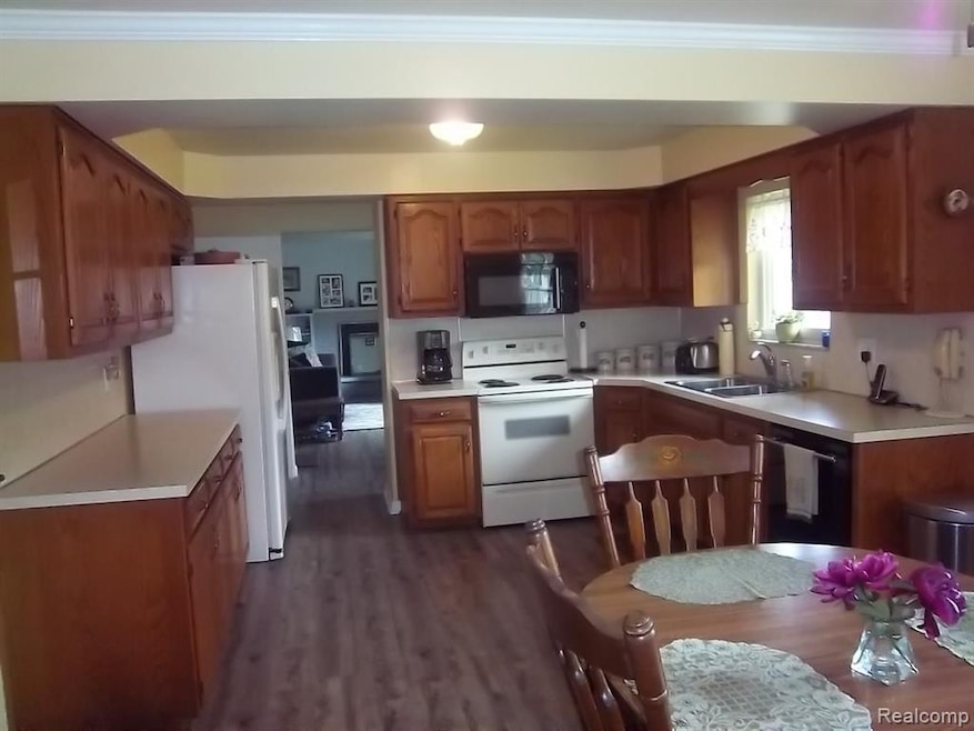 1416 N Morrish Rd, Flint, MI 48532 - photo 1