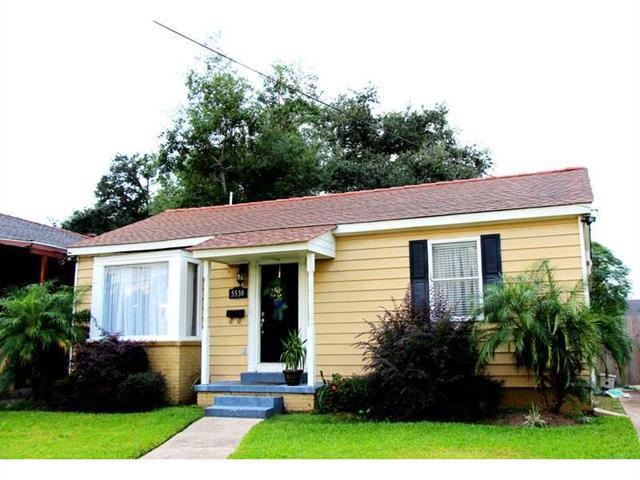 Facade/Exterior Front. Great curb appeal and cute