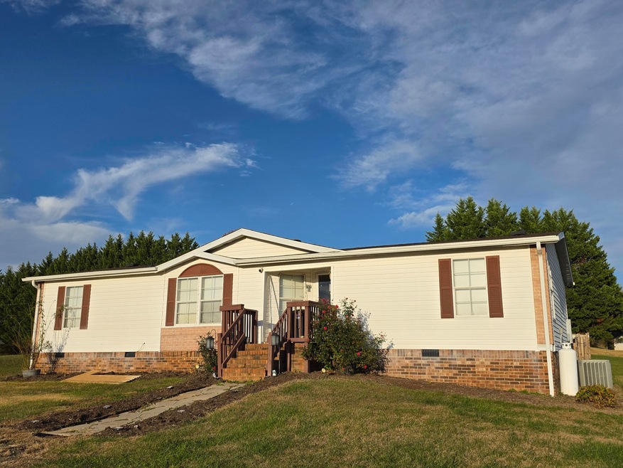 85 Chestnut Meadows Dr, Martinsville, VA 24112 - photo 1