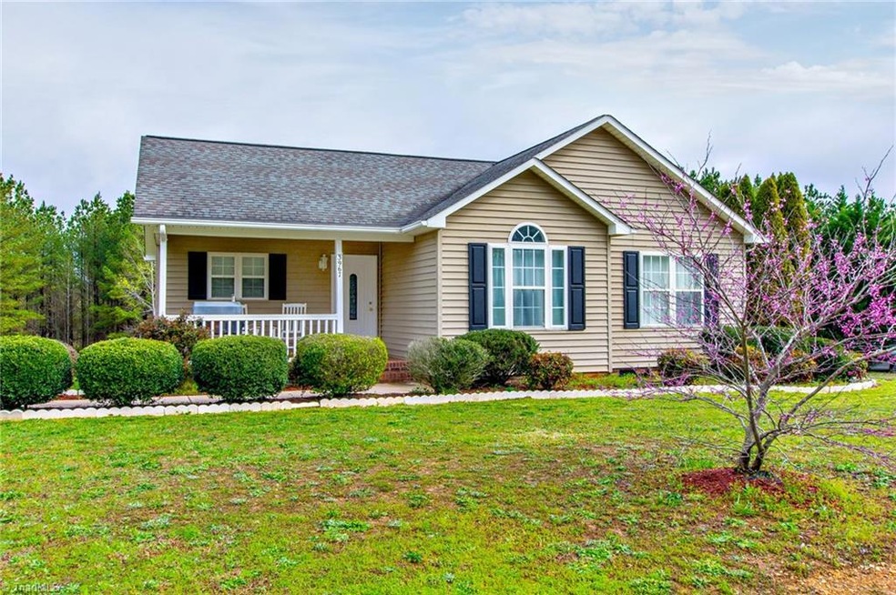 3967 Meadow Ridge Ct, Asheboro, NC 27205 - photo 1