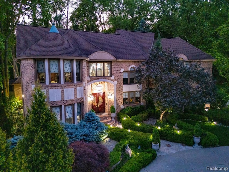 7310 Sandy Creek Ln, Bloomfield Hills, MI 48301 - photo 1