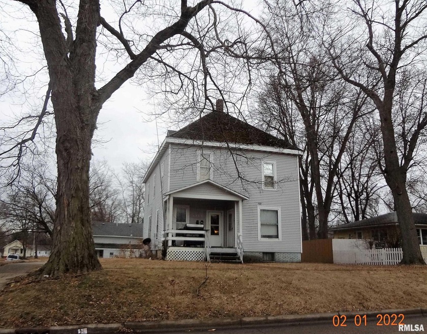 603 4th St, Lincoln, IL 62656 - photo 1