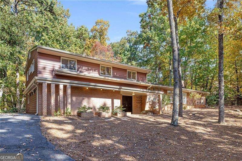 5685 Glen Errol Rd NW, Sandy Springs, GA 30327 - photo 1