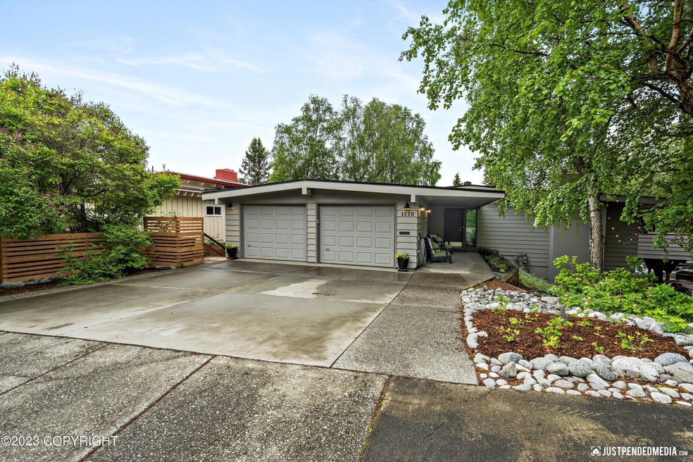 1530 W 13th Avenue