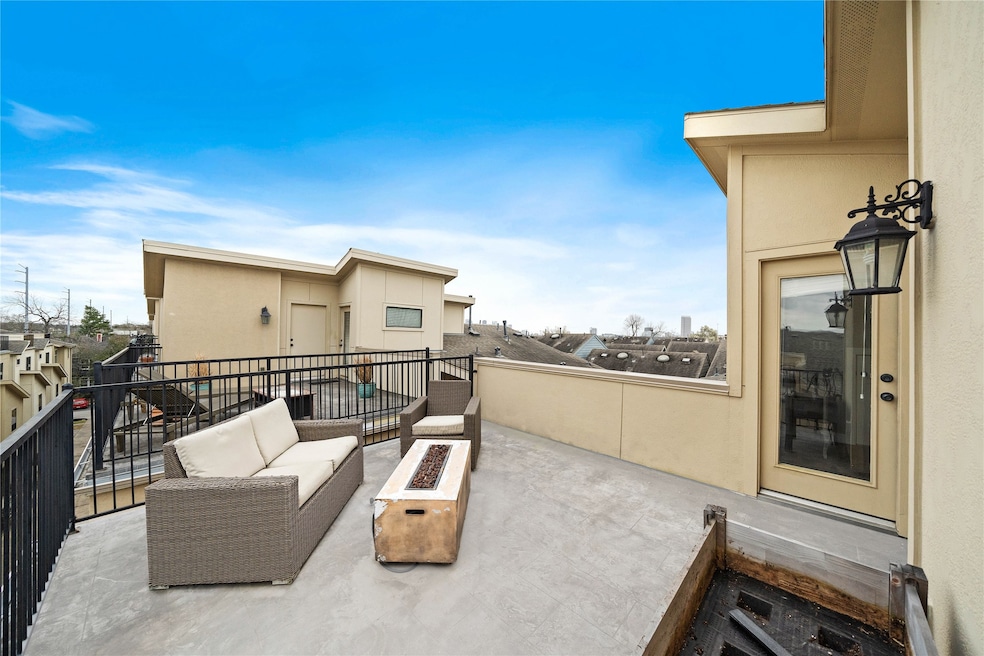 786 Nicholson St, Houston, TX 77007 - photo 1