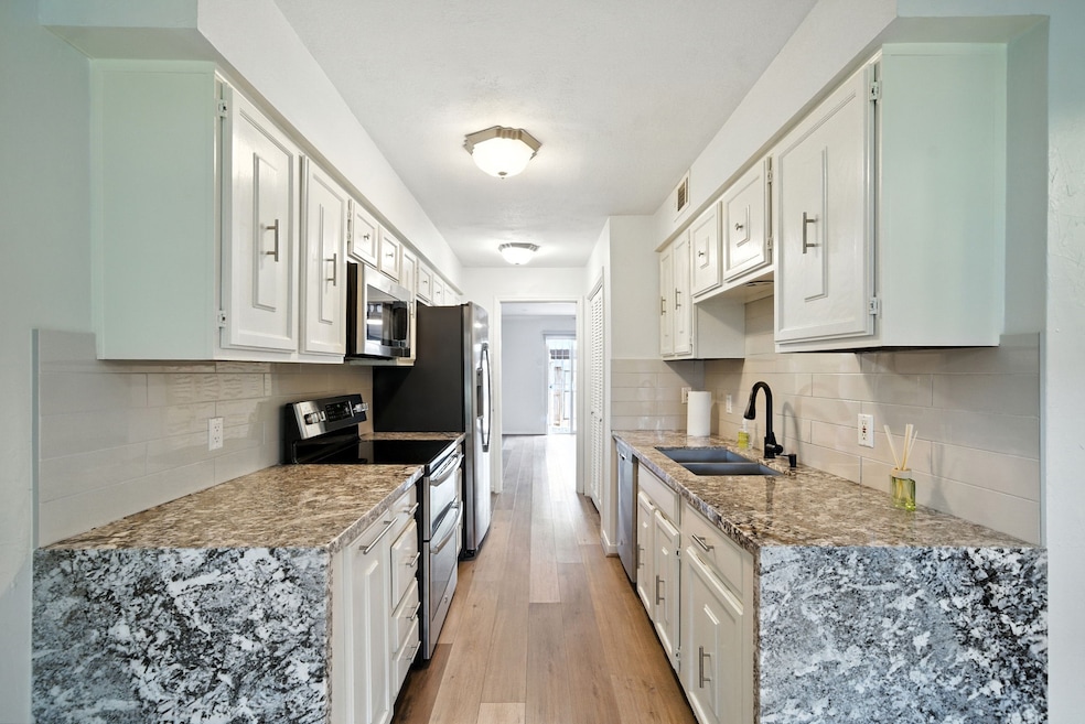 10333 Longmont Dr unit 35/3, Houston, TX 77042 - photo 1