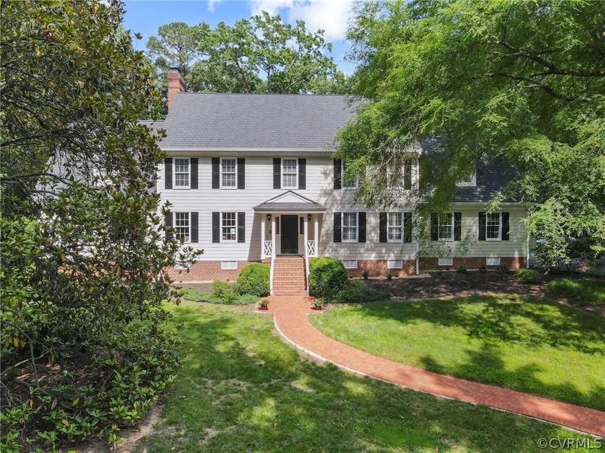 Gorgeous colonial on cul-de-sac w/ pool