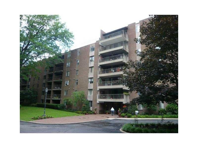 Exterior Front. Well maintained mid rise building 