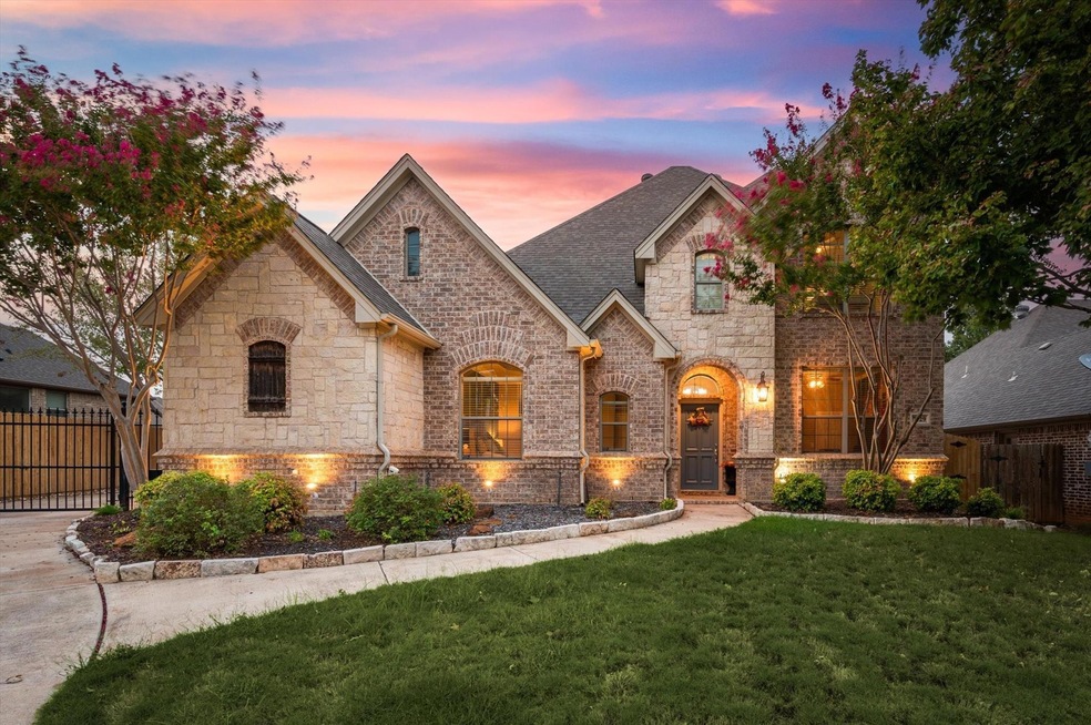 7929 Green Valley Dr, North Richland Hills, TX 76182 - photo 1